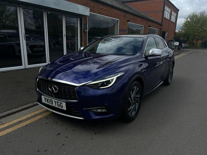 Used Infiniti Q30 Luxe 122 HP (89 kW) 2019 Blue Hatchback