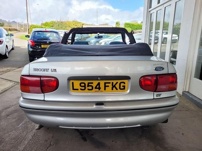 Begagnad Ford Escort Cabriolet 1994 Silver Cab
