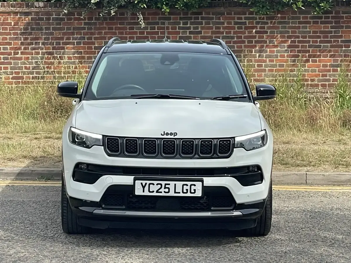 Used Jeep Compass Altitude 2025 White/black SUV