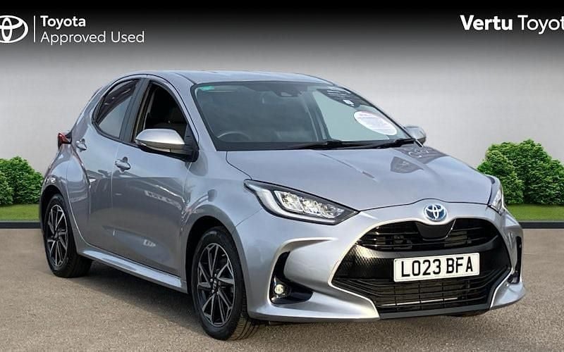 Used 2025 Toyota Yaris Hybrid Design Hatchback | £18,500 (Super price) - Image 1/4