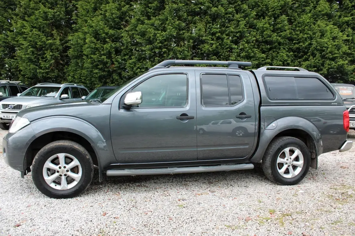 Used Nissan Navara Tekna 2013 Grey Pickup