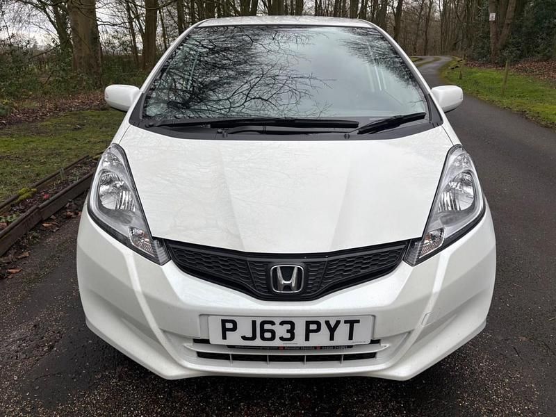Used Honda Jazz ES 99 HP (72 kW) 2013 White Hatchback