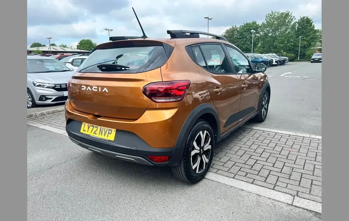 Używany Dacia Sandero Journey 90 KM (66 kW) 2023 Pomarańczowy Hatchback