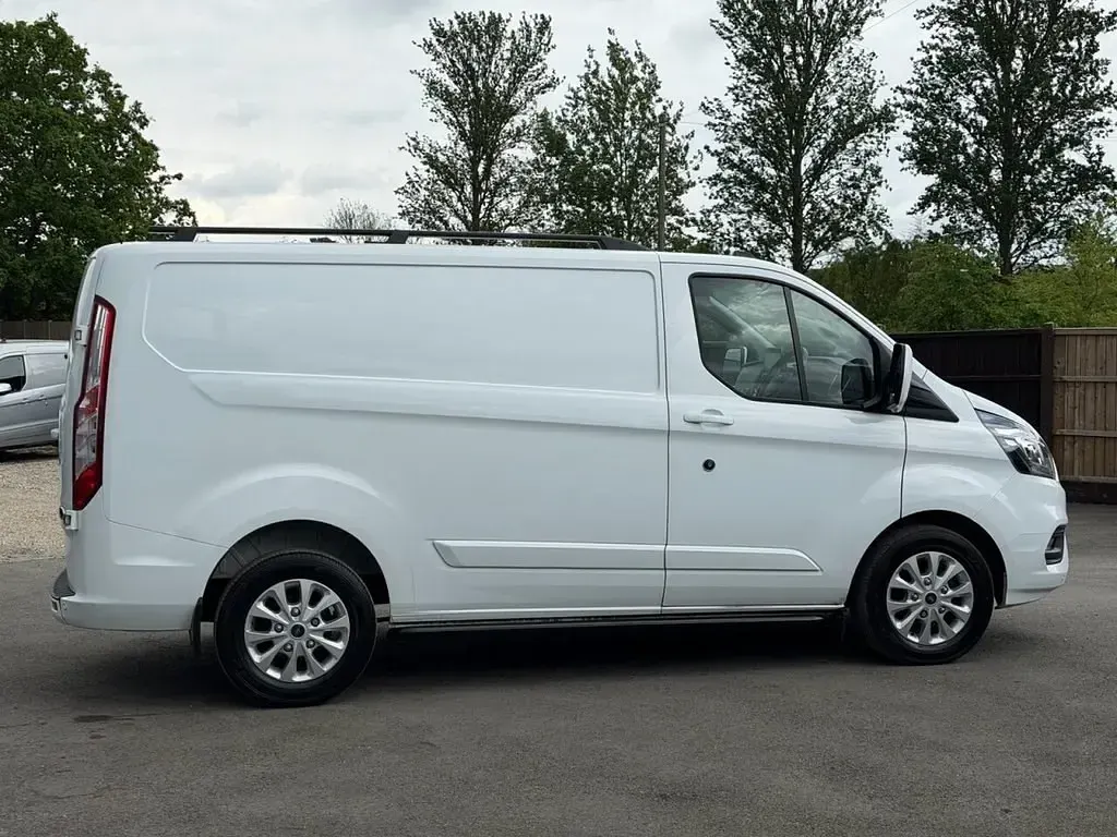 Used Ford Transit Custom Limited 130 HP (95 kW) 2023 White Van