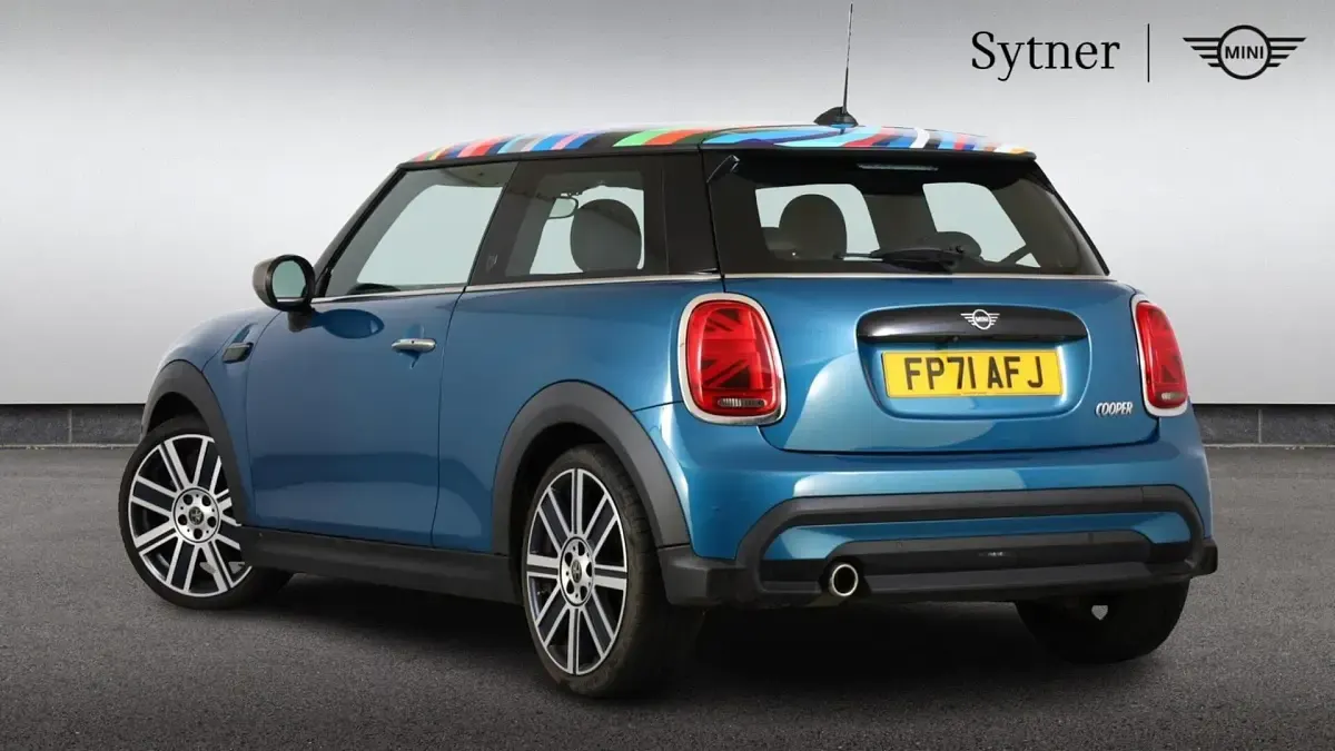 Used Mini Cooper Exclusive 134 HP (98 kW) 2021 Blue Hatchback