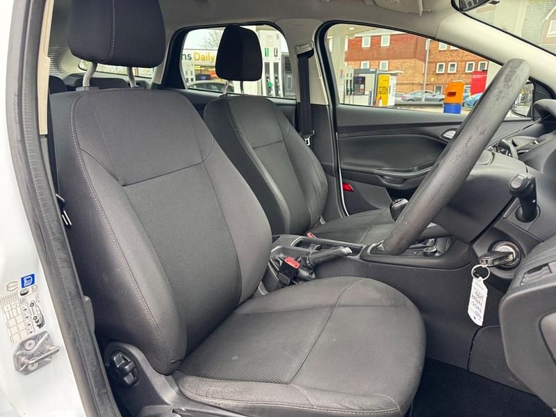 Used Ford Focus Style 115 HP (84 kW) 2015 White Estate