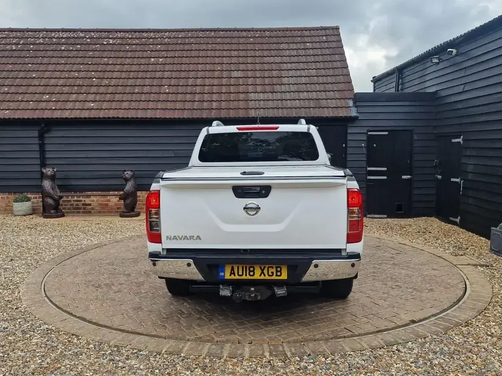 Used Nissan Navara Tekna 190 HP (139 kW) 2018 White Pickup