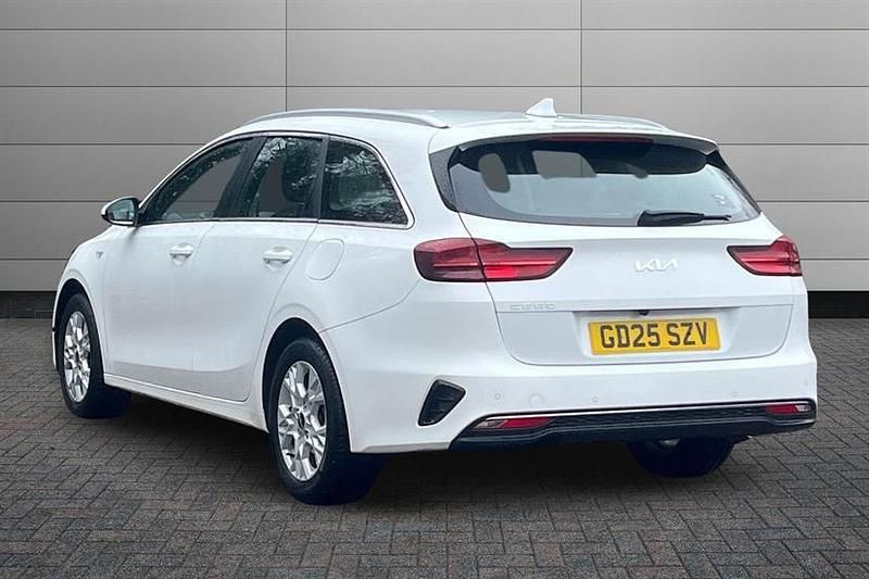 Used Kia Ceed 138 HP (101 kW) 2025 Fusion white Hatchback