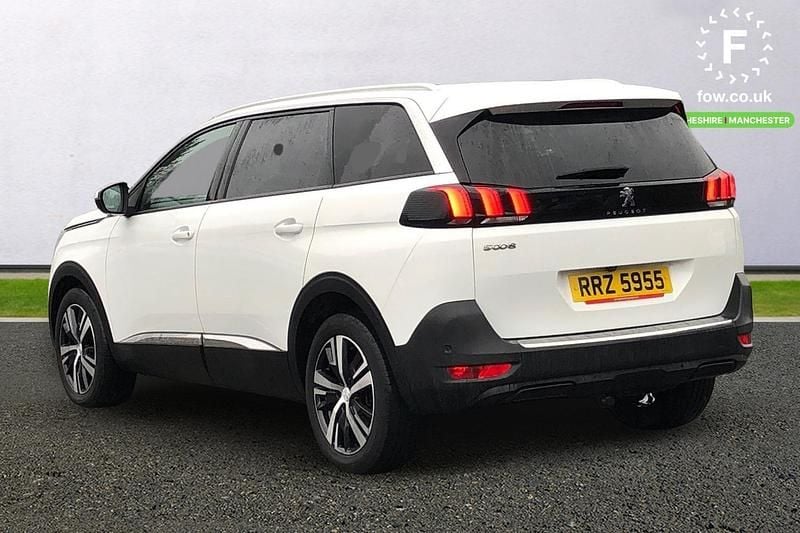 Usado Peugeot 5008 Allure 131 HP (96 kW) 2020 Branco SUV
