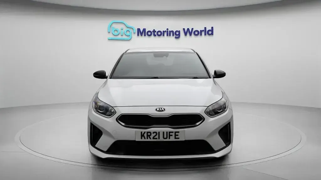Used Kia Ceed GT-Line 158 HP (116 kW) 2021 White Hatchback