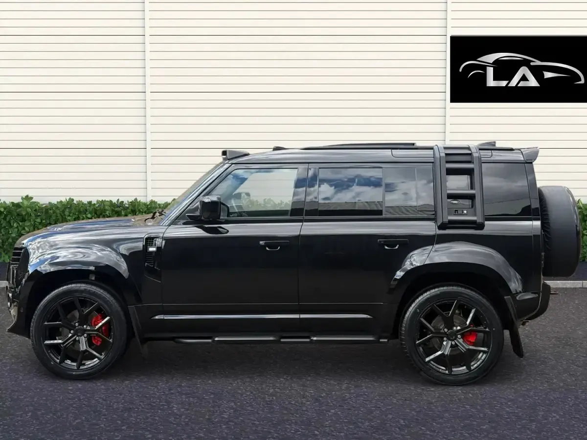 Used Land Rover Defender SE Dynamic 2025 Black SUV