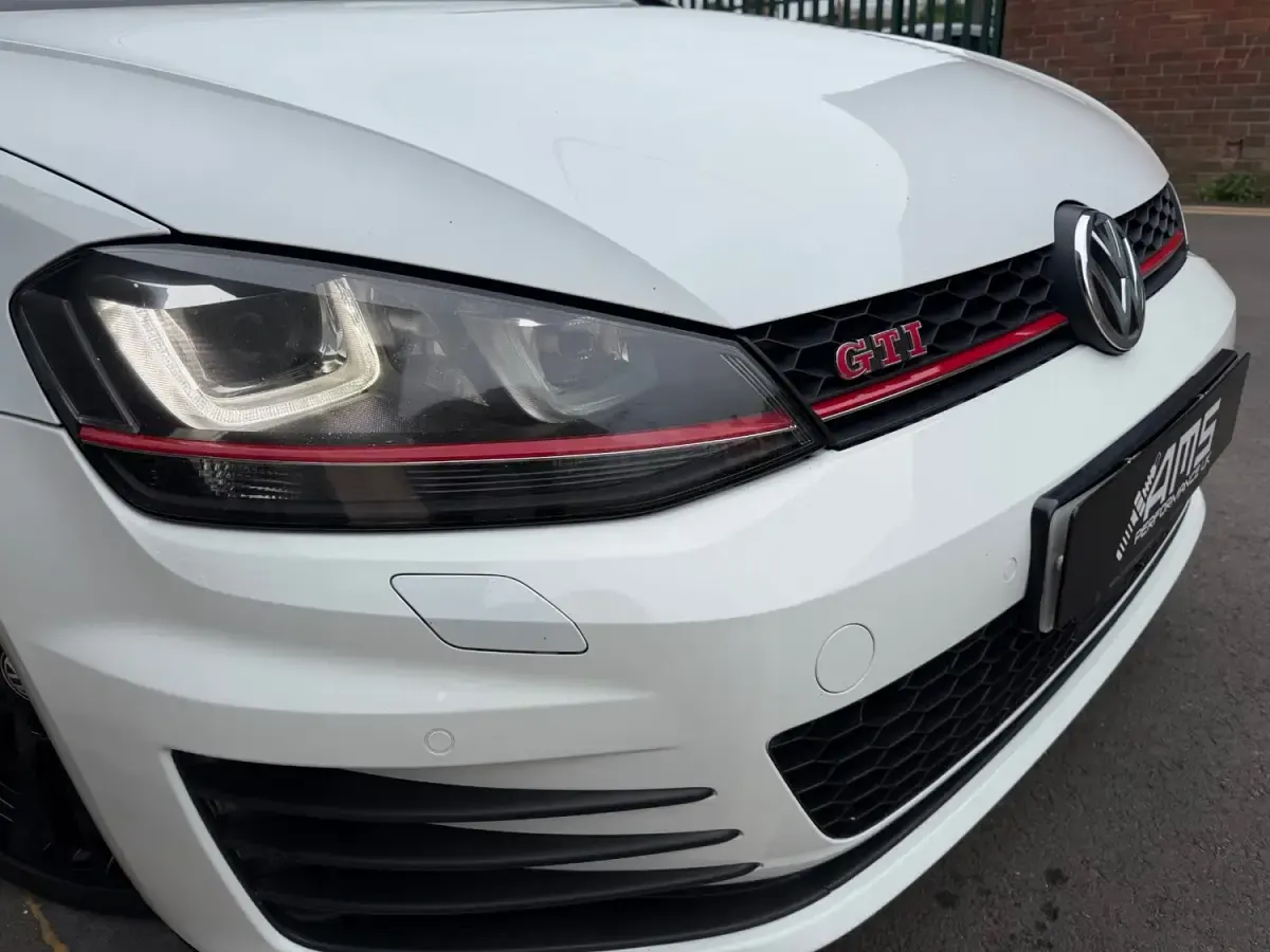 Begagnad VW Golf VII GTI 2015 Vit Halvkombi