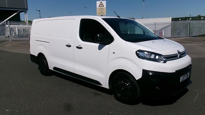 Używany Citroën Dispatch 2022 Biały Minivan