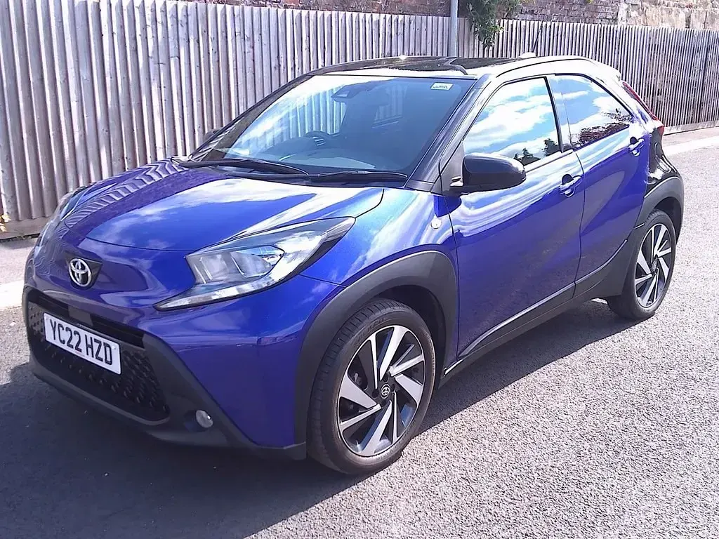 Usado Toyota Aygo X 72 HP (52 kW) 2022 Azul SUV