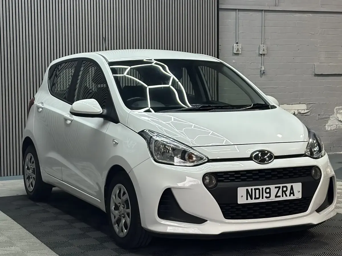 Used Hyundai i10 SE 66 HP (48 kW) 2019 White Hatchback