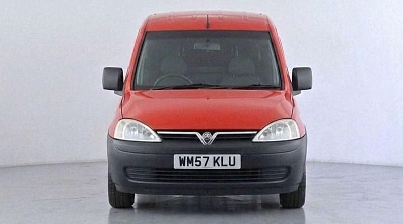 Used Vauxhall Combo 75 HP (55 kW) 2008 Red MPV
