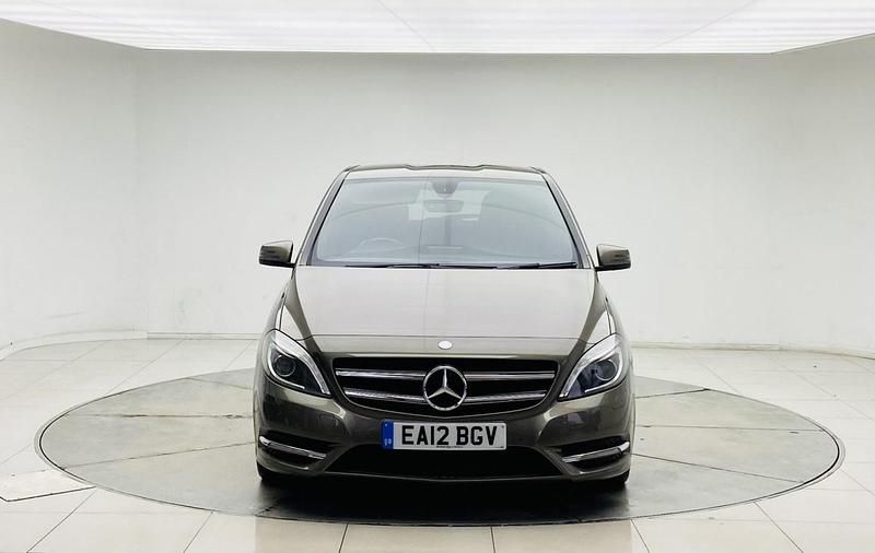 Begagnad Mercedes B180 122 HK (89 kW) 2012 Grå Minibuss