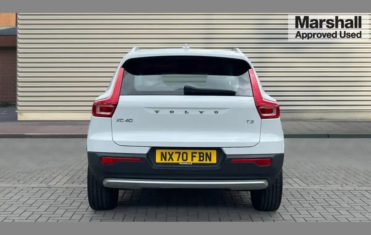 Used Volvo XC40 Momentum 161 HP (118 kW) 2020 White SUV