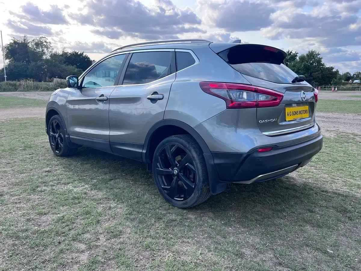 Used Nissan Qashqai Tekna 115 HP (84 kW) 2017 Grey SUV