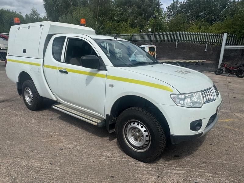 White Used 2013 Mitsubishi L200 Pickup | £3,200 (Super price) - Image 1/4