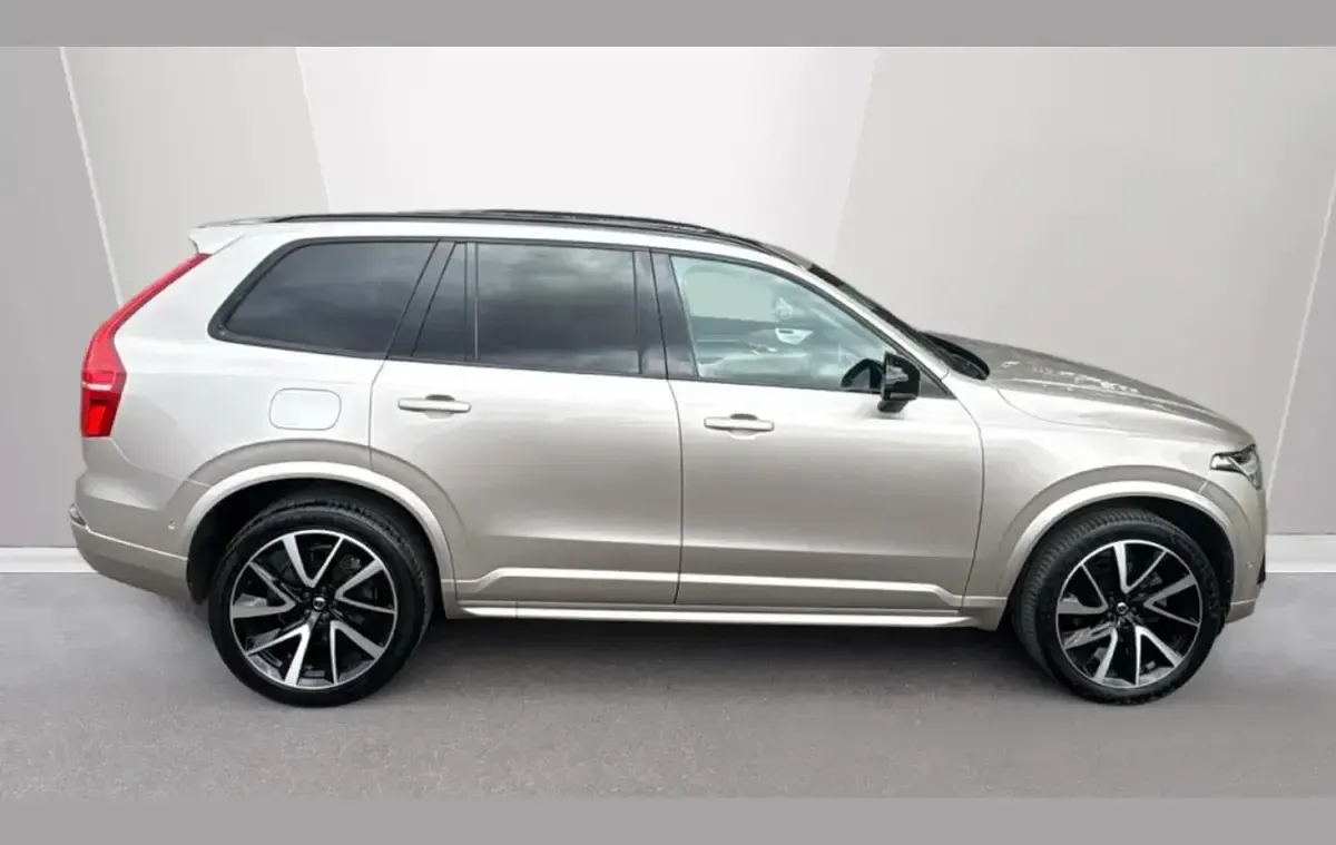 Używany Volvo XC90 Ultimate 250 KM (183 kW) 2023 Bright dusk SUV