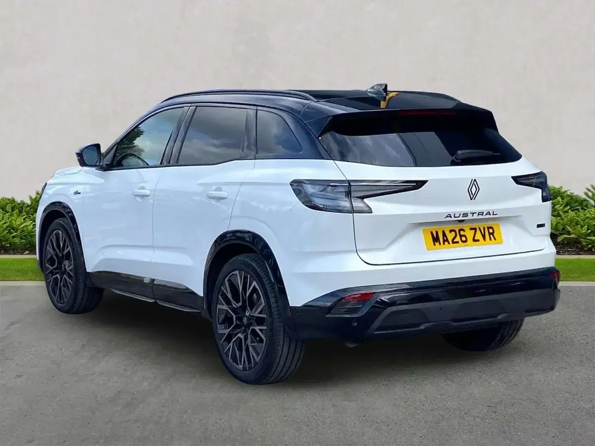 Used Renault Austral Iconic Esprit Alpine 200 HP (147 kW) 2026 White/black SUV