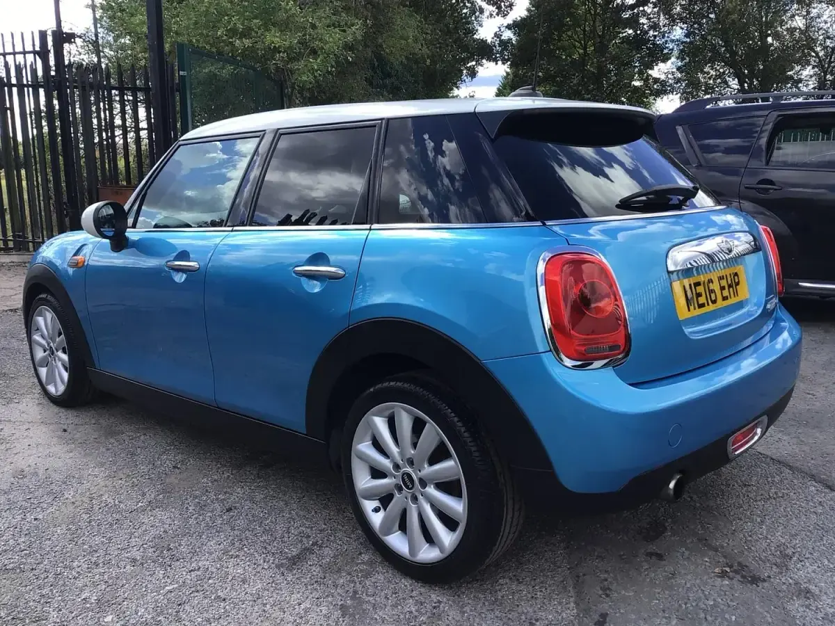Used Mini Cooper Hatch 134 HP (98 kW) 2016 Blue Hatchback
