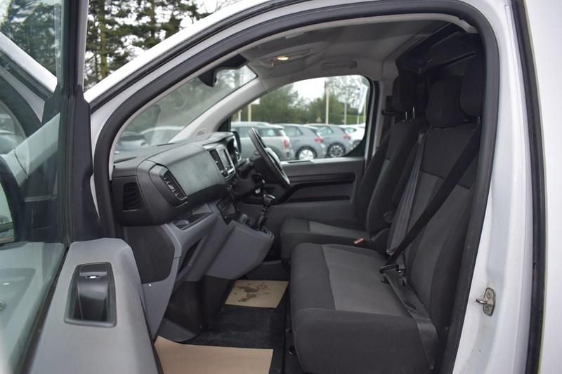 Used Vauxhall Vivaro S 100 HP (73 kW) 2023 White MPV