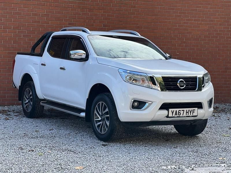 White Used 2018 Nissan Navara Tekna Pickup | £15,995 (Fair price) - Image 1/4