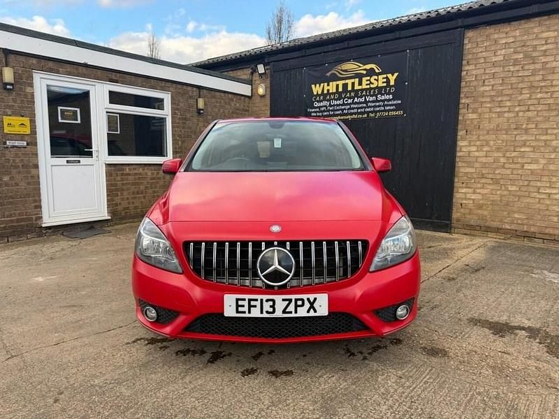 Used Mercedes B180 SE 2013 Red MPV