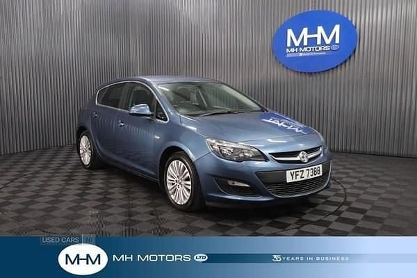 Blue Used 2015 Vauxhall Astra Excite Hatchback | £4,250 (Super price) - Image 1/4