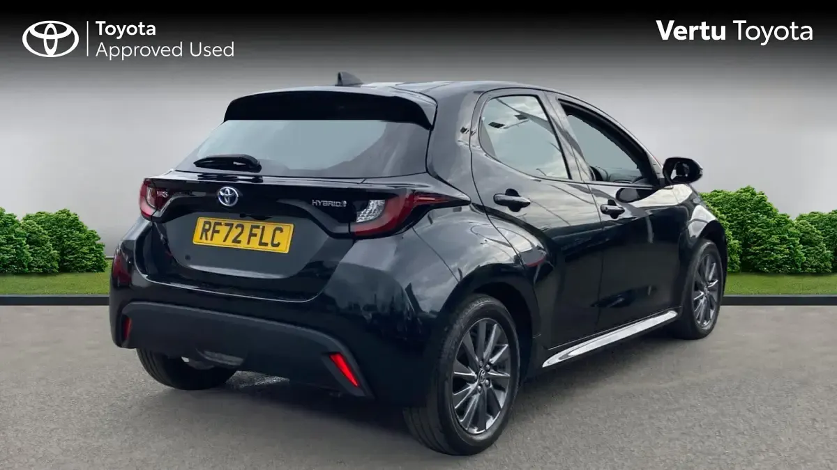 Used Toyota Yaris 116 HP (85 kW) 2023 Eclipse black (metallic paint) Hatchback