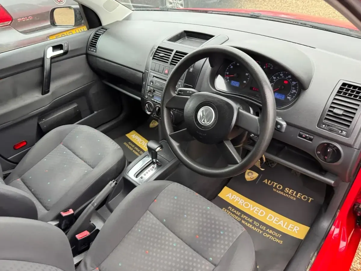 Used VW Polo S 75 HP (55 kW) 2003 Red Hatchback
