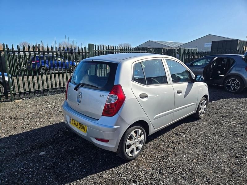 Usado Hyundai i10 Classic 2013 Prateado Citadino