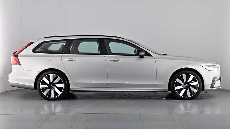 Used Volvo V90 Plus 350 HP (257 kW) 2025 Silver dawn Estate