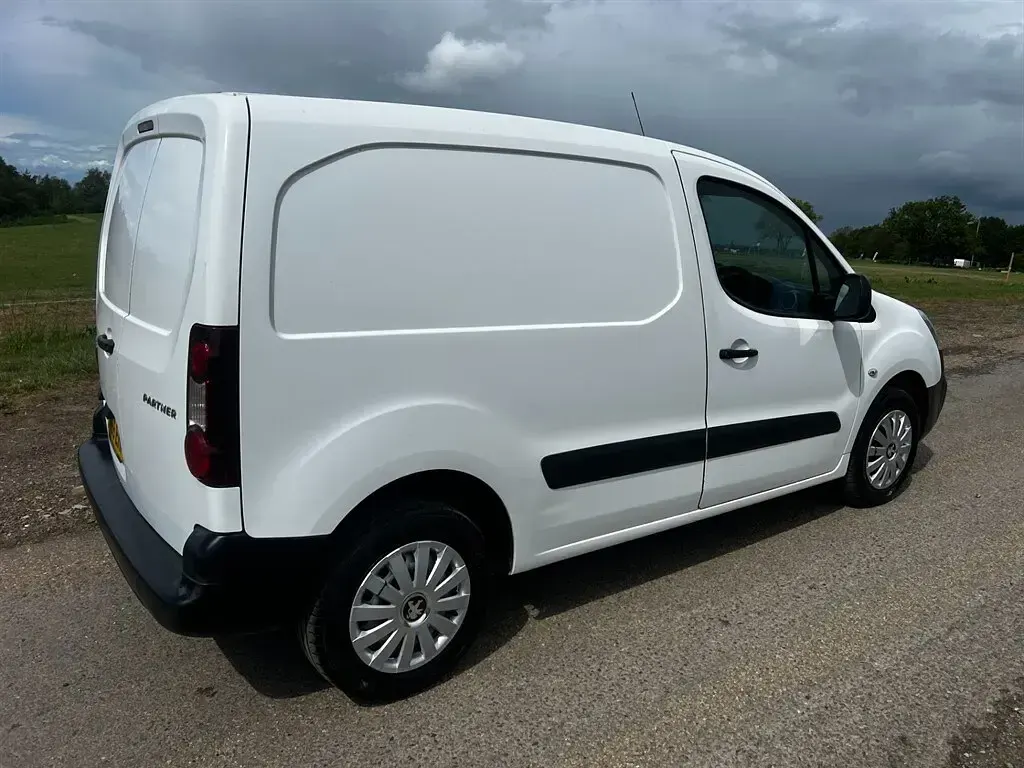 Used Peugeot Partner S 2016 White