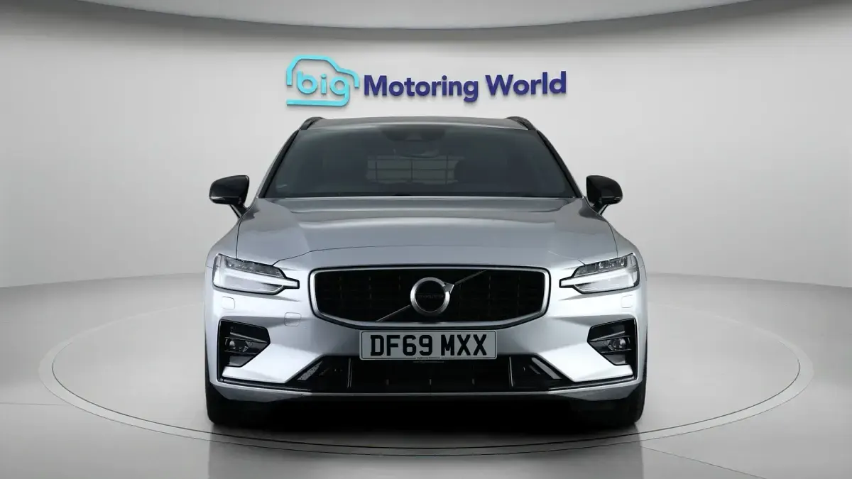 Usado Volvo V60 R-Design 148 HP (108 kW) 2020 Prateado Carrinha