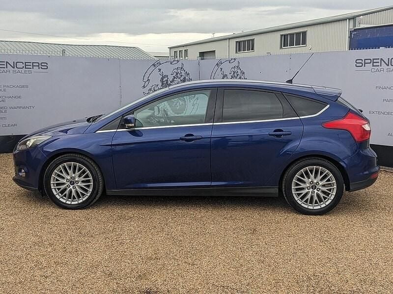 Used Ford Focus Zetec 115 HP (84 kW) 2014 Blue Hatchback