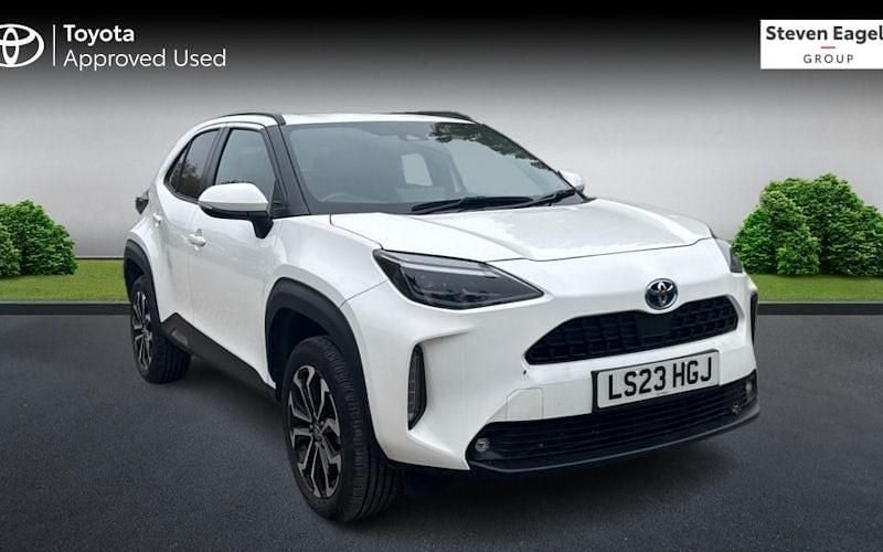 Used 2025 Toyota Yaris Hybrid Design Estate | £21,871 (Good price) - Image 1/4