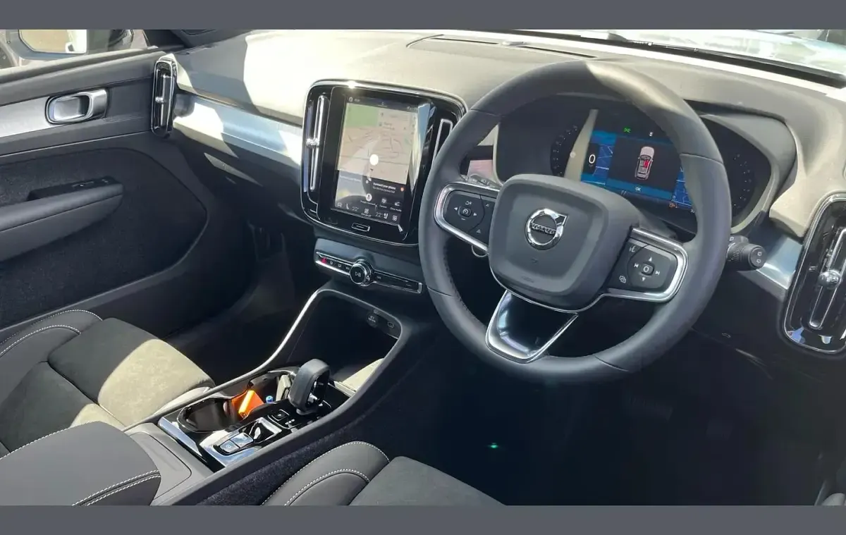 New Volvo XC40 Plus 161 HP (118 kW) 2026 Grey SUV