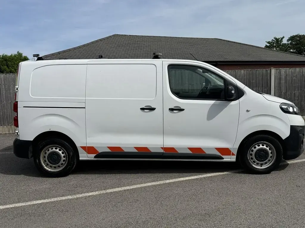 Used Vauxhall Vivaro Edition 100 HP (73 kW) 2019 White MPV