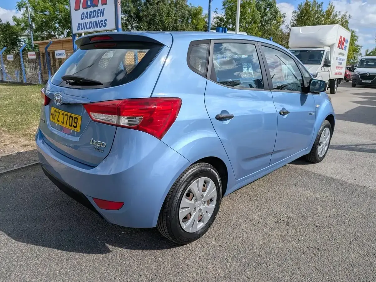 Used Hyundai ix20 Classic 90 HP (66 kW) 2011 Blue Hatchback