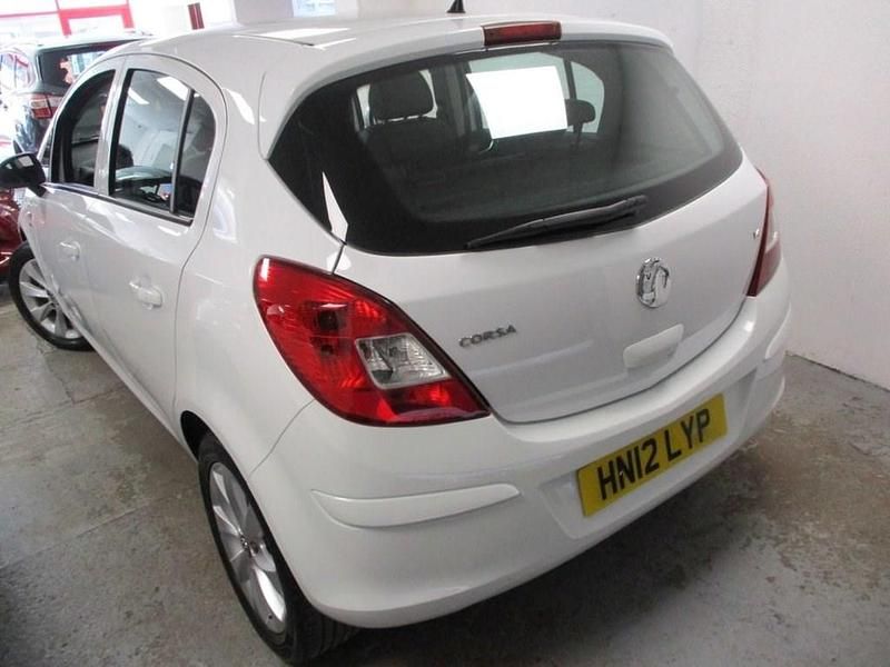 Used Vauxhall Corsa Active 100 HP (73 kW) 2012 White Hatchback