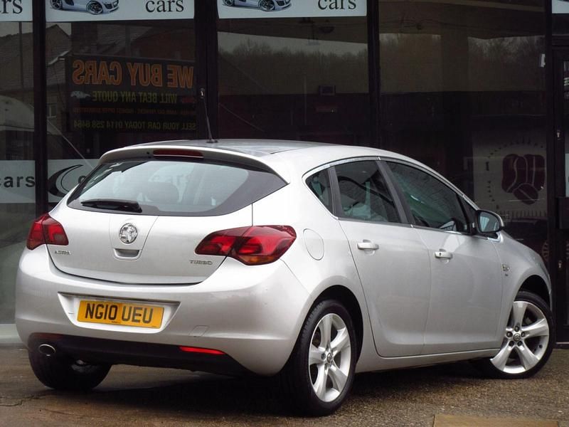 Used Vauxhall Astra SRi 140 HP (102 kW) 2010 Silver Hatchback