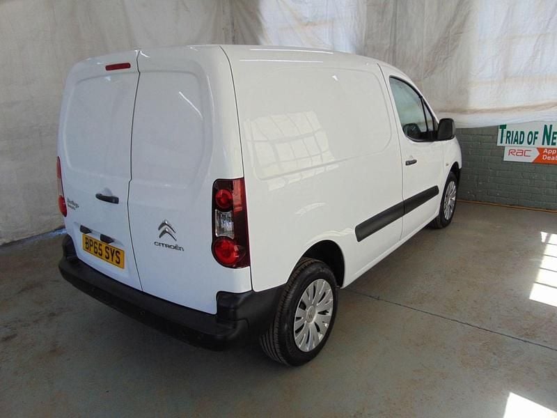 Used Citroën Berlingo 90 HP (66 kW) 2016 White MPV