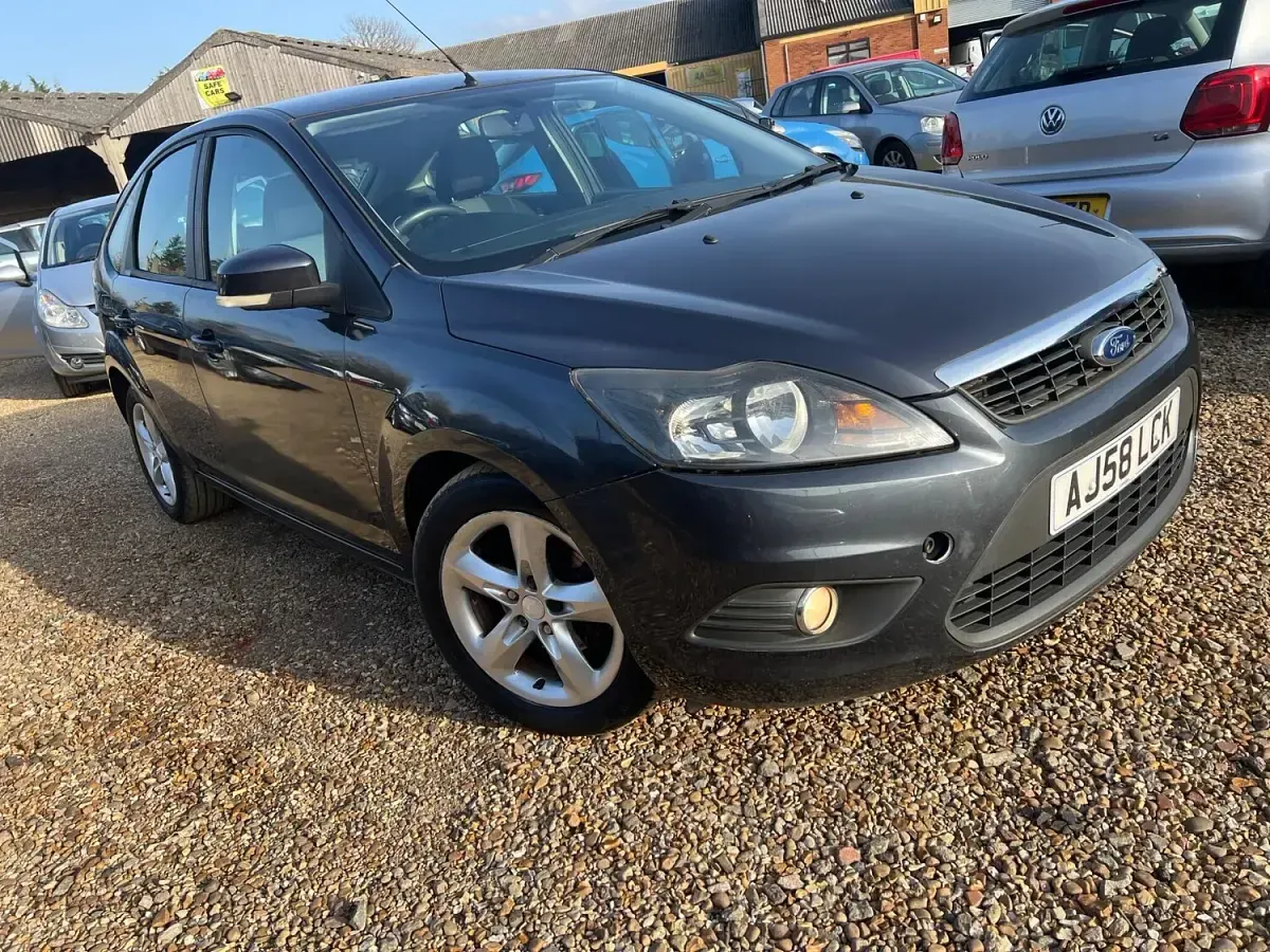 Used Ford Focus Zetec 100 HP (73 kW) 2008 Grey Hatchback