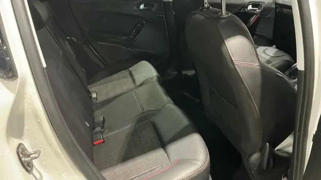 Usado Peugeot 208 GT-line 82 HP (60 kW) 2015 Branco Citadino