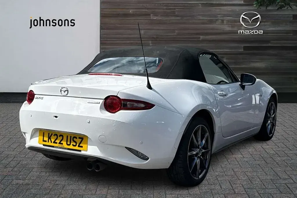 Used Mazda MX5 Inclusive 184 HP (135 kW) 2022 White Cabriolet