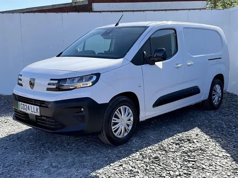 Used Peugeot E-Partner 49 kW (67 HP) 2024 White MPV