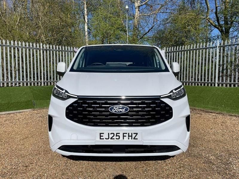 Used Ford Tourneo Titanium 170 HP (125 kW) 2025 White MPV